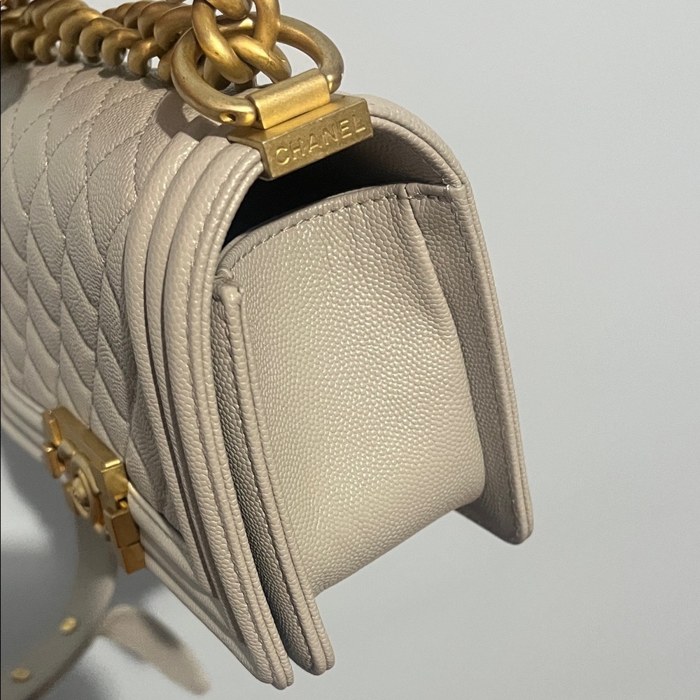 CHANEL Beige Quilted Crossbody Bag with Gold Chain - Picture 7 of 16